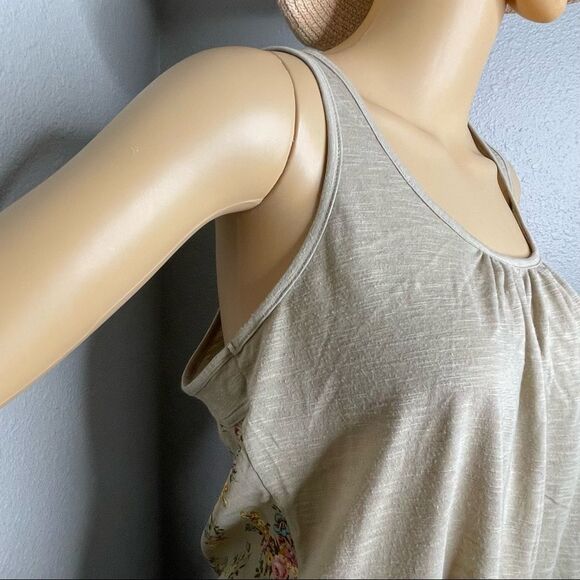 Weavers Sleeveless Scoop Neck Racerback Shirt Floral Detail on Back Beige Medium - Picture 14 of 14